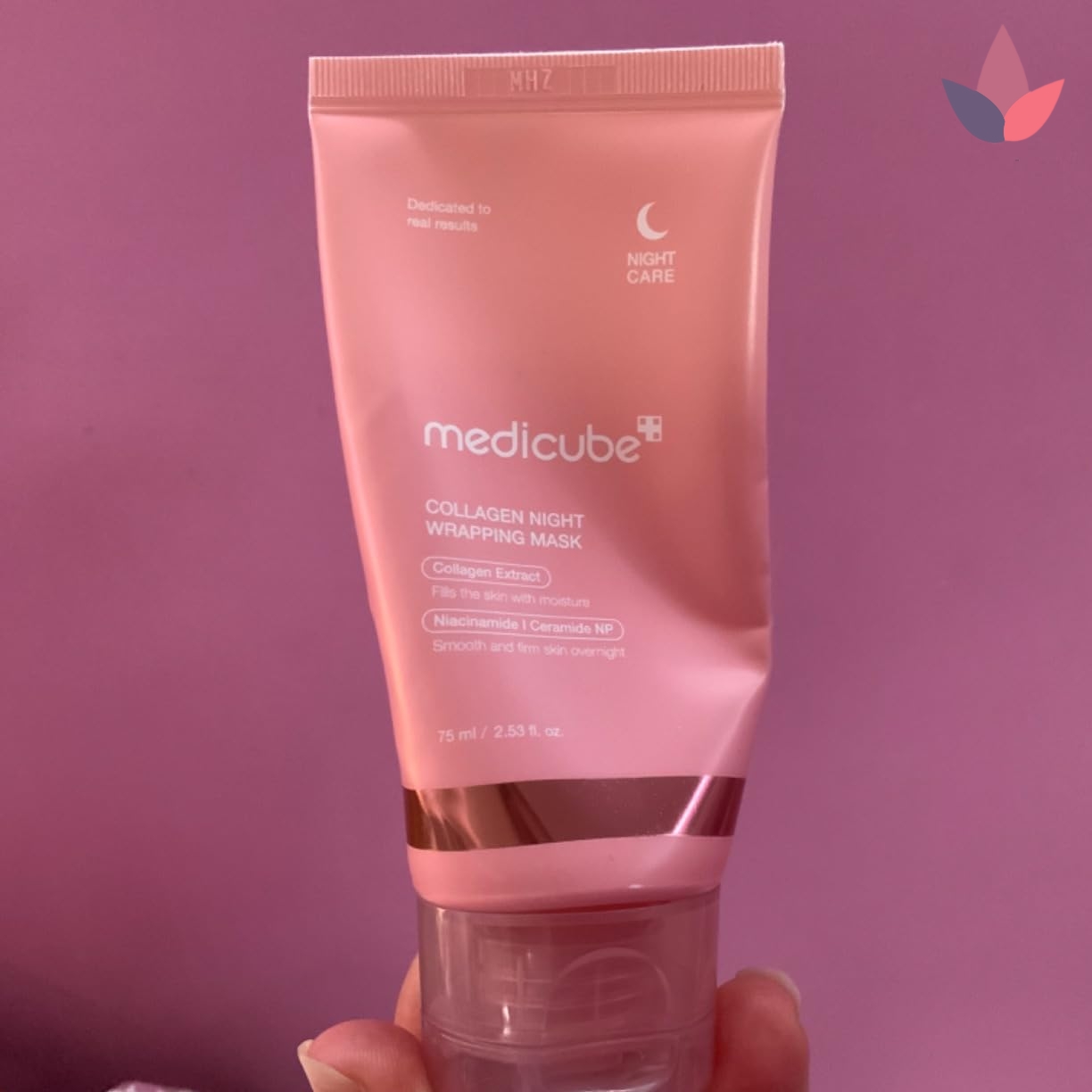 <img src="https://afra-market.com/medicube-collagen-night-mask" alt="ماسک شب کلاژن Medicube مدل Collagen Night Wrapping Mask، تقویت‌کننده و سفت‌کننده پوست، آبرسانی عمیق و کاهش چین و چروک، مناسب برای استفاده شبانه، محصول اصل برند Medicube، خرید از افرا مارکت">