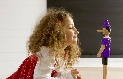 با کودک دروغگو چگونه رفتار کنیم؟
