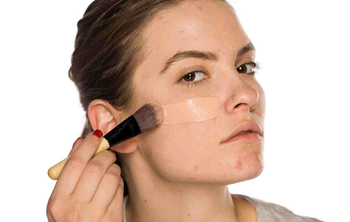 نحوه‌ی‌ استفاده از محصولات آرایش با پوست مستعد آکنه